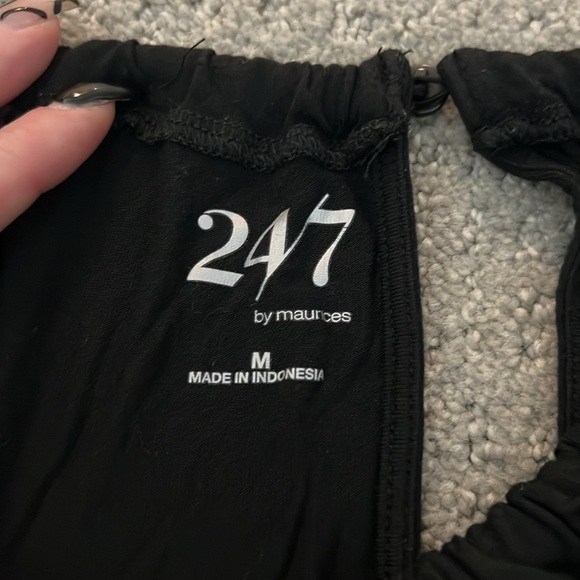 Women’s black romper size medium - Picture 4 of 6